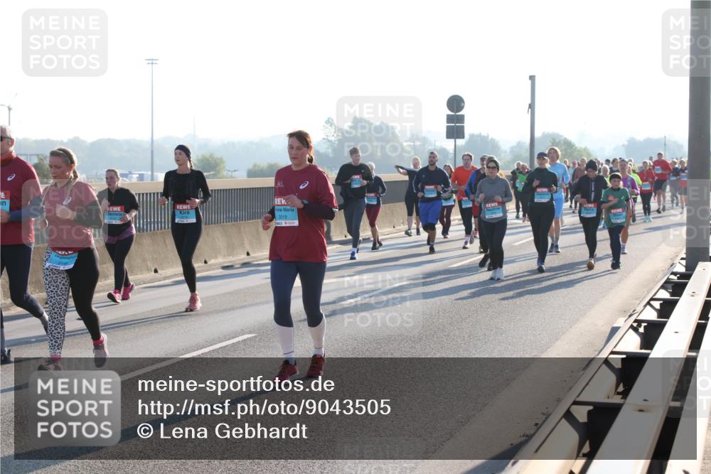 03.10.2025 - Köhlbrandbrückenlauf Lena Gebhardt http://msf.ph/oto/9043505 03.10.2025 09:26:40 Position 1  meine-sportfotos.de