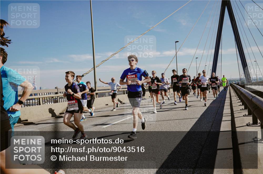 03.10.2025 - Köhlbrandbrückenlauf Michael Burmester http://msf.ph/oto/9043516 03.10.2025 12:25:05 Position 1 6022 meine-sportfotos.de