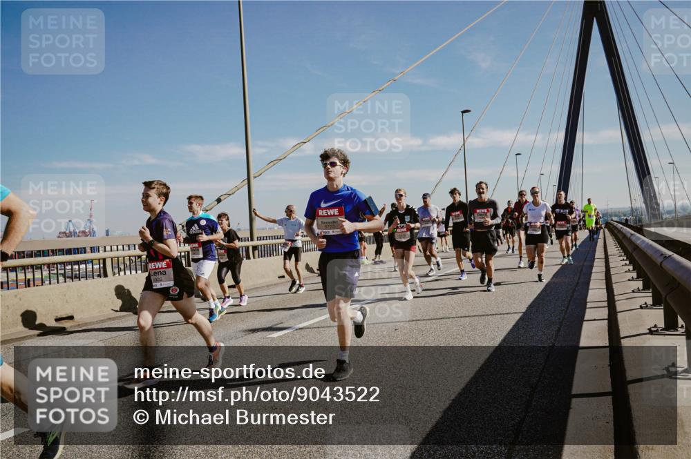 03.10.2025 - Köhlbrandbrückenlauf Michael Burmester http://msf.ph/oto/9043522 03.10.2025 12:25:05 Position 1 6022 meine-sportfotos.de