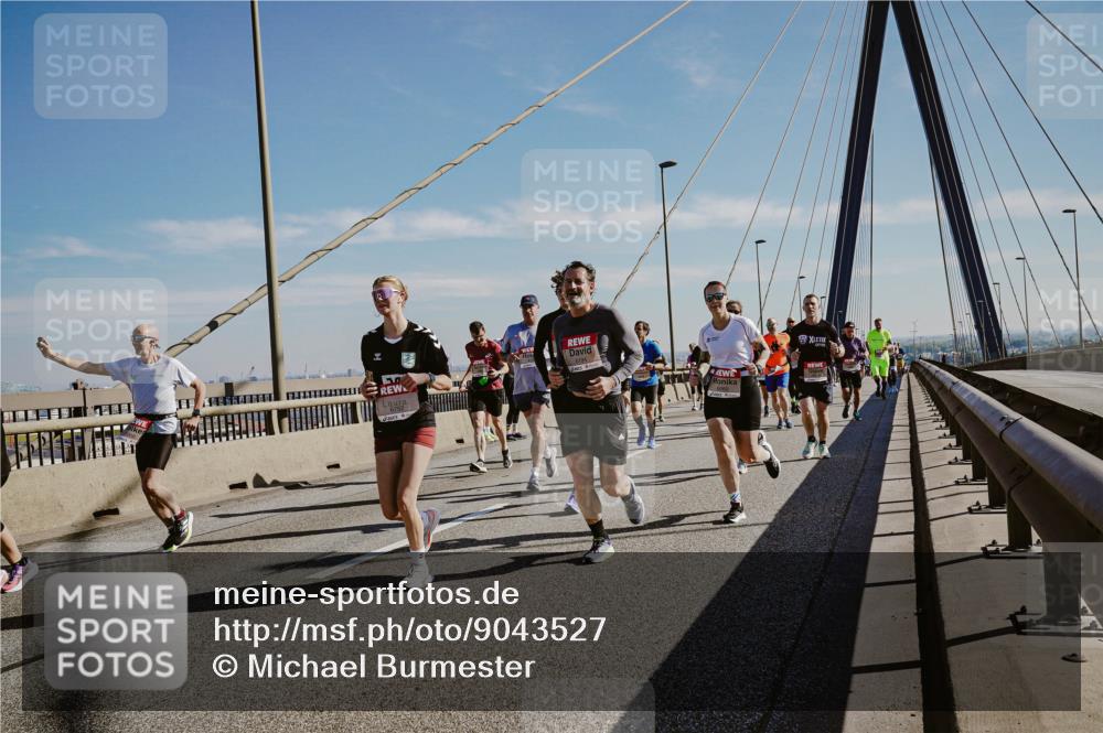 03.10.2025 - Köhlbrandbrückenlauf Michael Burmester http://msf.ph/oto/9043527 03.10.2025 12:25:06 Position 1  meine-sportfotos.de