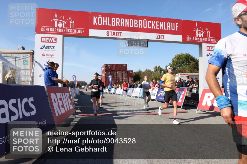03.10.2025 - Köhlbrandbrückenlauf Lena Gebhardt http://msf.ph/oto/9043528 03.10.2025 12:59:41 Ziel 4111, 4215, 4270, 4475, 6142, 6254, 6325, 6364, 6616, 6654, 6666, 6754 meine-sportfotos.de