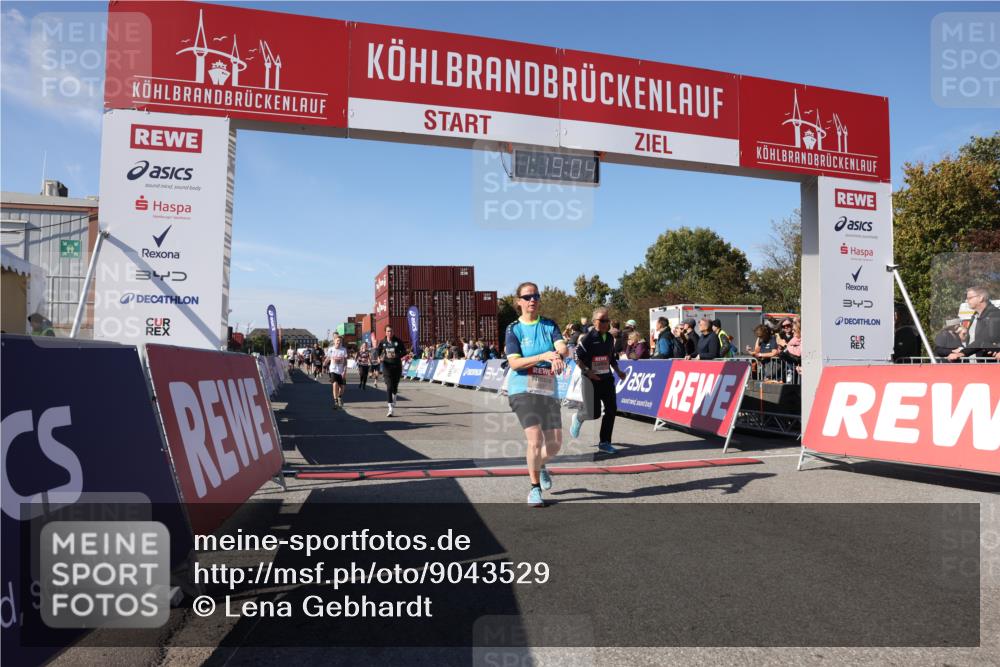 03.10.2025 - Köhlbrandbrückenlauf Lena Gebhardt http://msf.ph/oto/9043529 03.10.2025 13:19:05 Ziel 4143, 4630, 4631, 4632, 4676, 4816, 4876, 4889, 5027, 5304, 5449, 5858, 5974, 6088, 6117, 6127, 6267, 6475, 6573, 6795 meine-sportfotos.de
