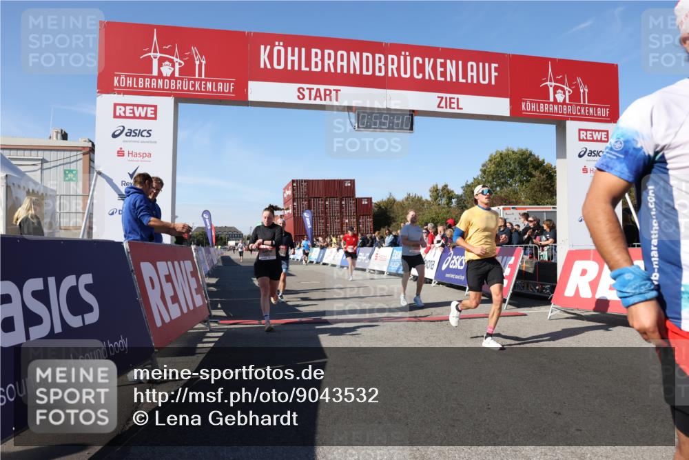 03.10.2025 - Köhlbrandbrückenlauf Lena Gebhardt http://msf.ph/oto/9043532 03.10.2025 12:59:41 Ziel 4111, 4215, 4270, 4475, 6142, 6254, 6325, 6364, 6616, 6654, 6666, 6754 meine-sportfotos.de
