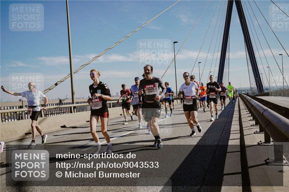 03.10.2025 - Köhlbrandbrückenlauf Michael Burmester http://msf.ph/oto/9043533 03.10.2025 12:25:06 Position 1 6194 meine-sportfotos.de