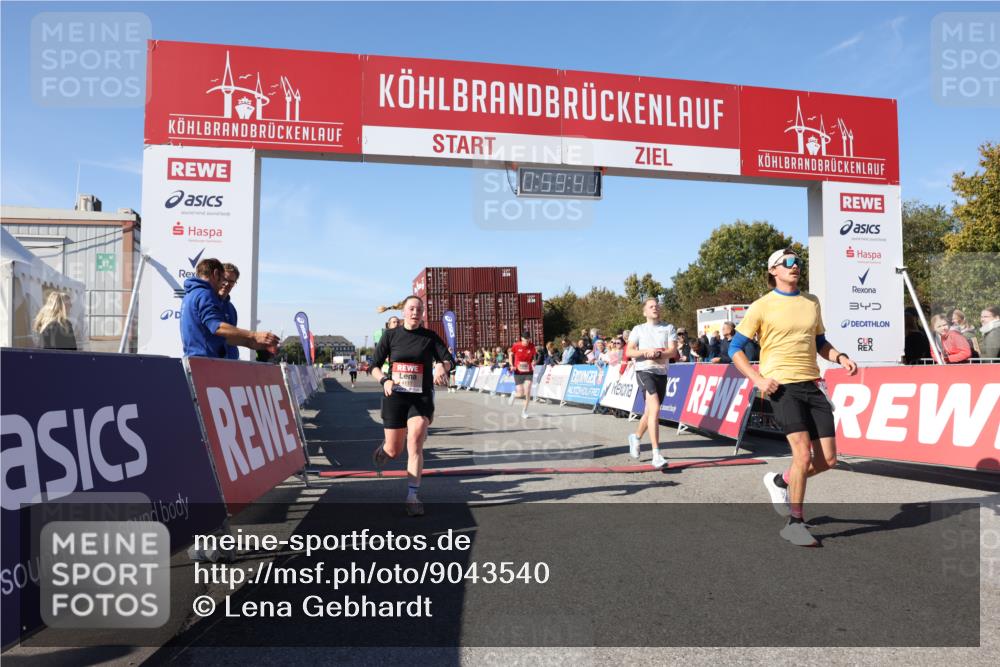 03.10.2025 - Köhlbrandbrückenlauf Lena Gebhardt http://msf.ph/oto/9043540 03.10.2025 12:59:41 Ziel 4111, 4215, 4270, 4475, 6142, 6254, 6325, 6364, 6616, 6654, 6666, 6754 meine-sportfotos.de