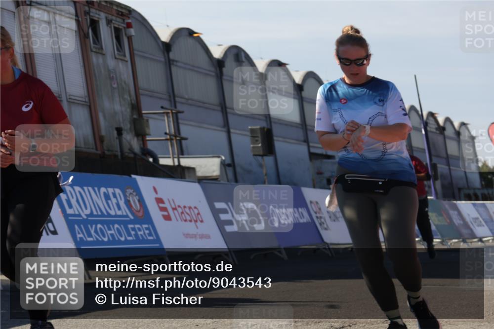 03.10.2025 - Köhlbrandbrückenlauf Luisa Fischer http://msf.ph/oto/9043543 03.10.2025 13:38:52 Ziel 4723, 5529, 5533, 5584, 6030, 6640 meine-sportfotos.de