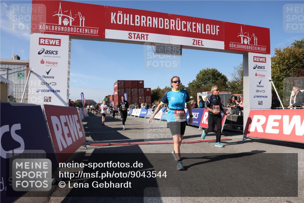 03.10.2025 - Köhlbrandbrückenlauf Lena Gebhardt http://msf.ph/oto/9043544 03.10.2025 13:19:05 Ziel 4143, 4630, 4631, 4632, 4676, 4816, 4876, 4889, 5027, 5304, 5449, 5858, 5974, 6088, 6117, 6127, 6267, 6475, 6573, 6795 meine-sportfotos.de