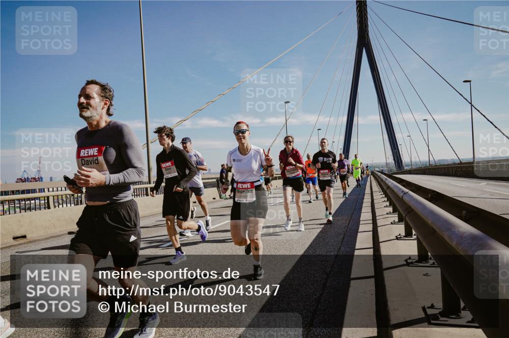 03.10.2025 - Köhlbrandbrückenlauf Michael Burmester http://msf.ph/oto/9043547 03.10.2025 12:25:07 Position 1 6089 meine-sportfotos.de