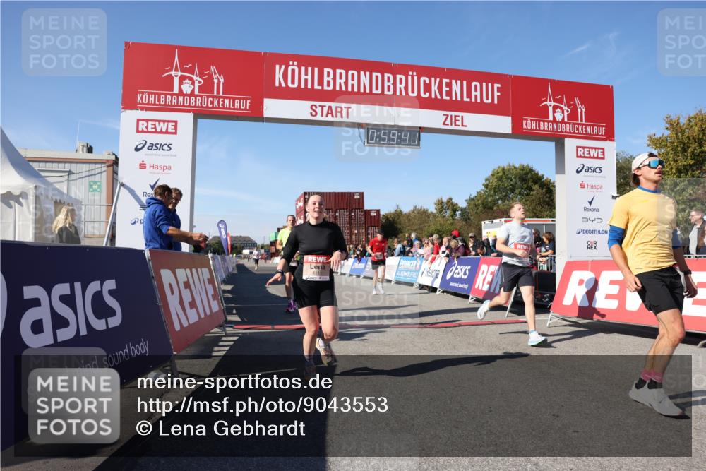 03.10.2025 - Köhlbrandbrückenlauf Lena Gebhardt http://msf.ph/oto/9043553 03.10.2025 12:59:42 Ziel 4111, 4215, 4270, 4475, 6142, 6254, 6325, 6364, 6601, 6616, 6654, 6666, 6754 meine-sportfotos.de