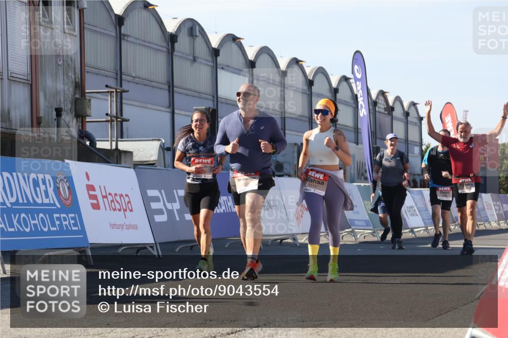 03.10.2025 - Köhlbrandbrückenlauf Luisa Fischer http://msf.ph/oto/9043554 03.10.2025 13:39:12 Ziel 4531, 5111, 5766 meine-sportfotos.de