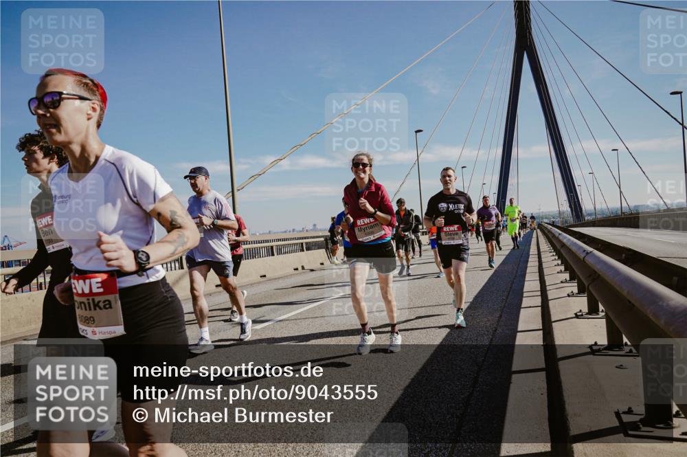 03.10.2025 - Köhlbrandbrückenlauf Michael Burmester http://msf.ph/oto/9043555 03.10.2025 12:25:08 Position 1 6193, 5089, 6308 meine-sportfotos.de