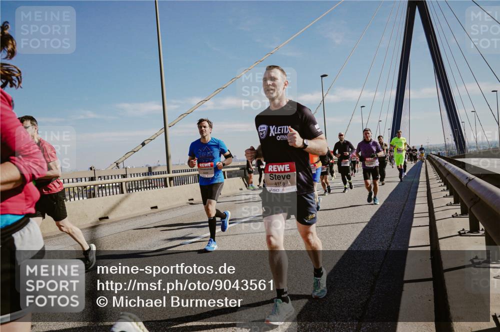 03.10.2025 - Köhlbrandbrückenlauf Michael Burmester http://msf.ph/oto/9043561 03.10.2025 12:25:09 Position 1 4158 meine-sportfotos.de