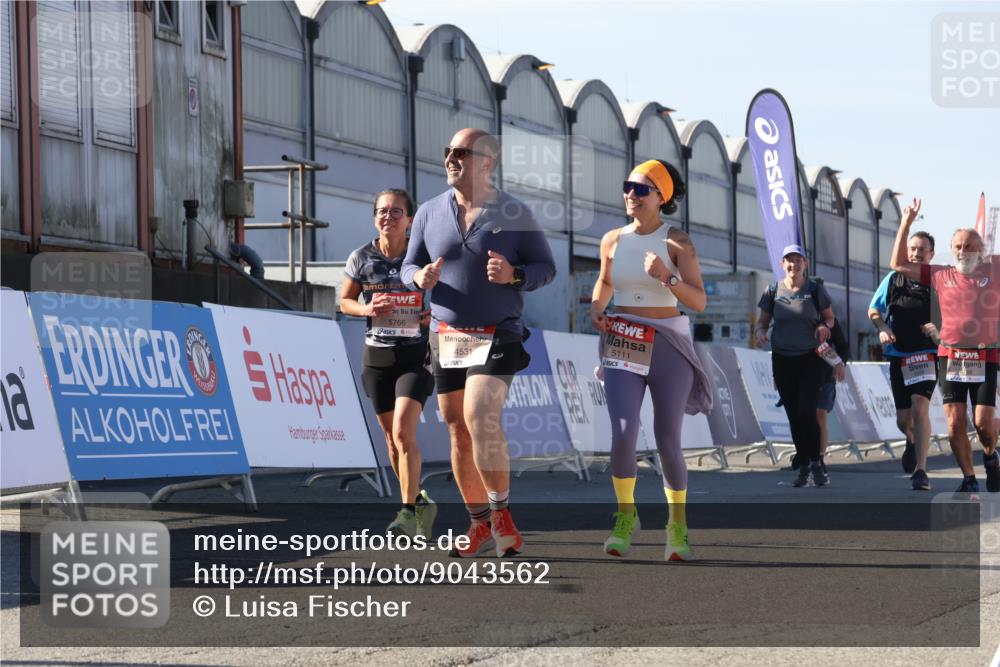 03.10.2025 - Köhlbrandbrückenlauf Luisa Fischer http://msf.ph/oto/9043562 03.10.2025 13:39:13 Ziel 4531, 5111, 5766 meine-sportfotos.de