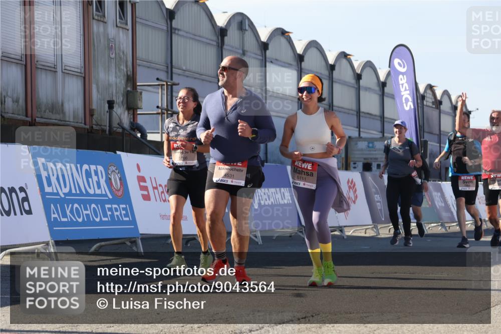 03.10.2025 - Köhlbrandbrückenlauf Luisa Fischer http://msf.ph/oto/9043564 03.10.2025 13:39:13 Ziel 4531, 5111, 5766 meine-sportfotos.de