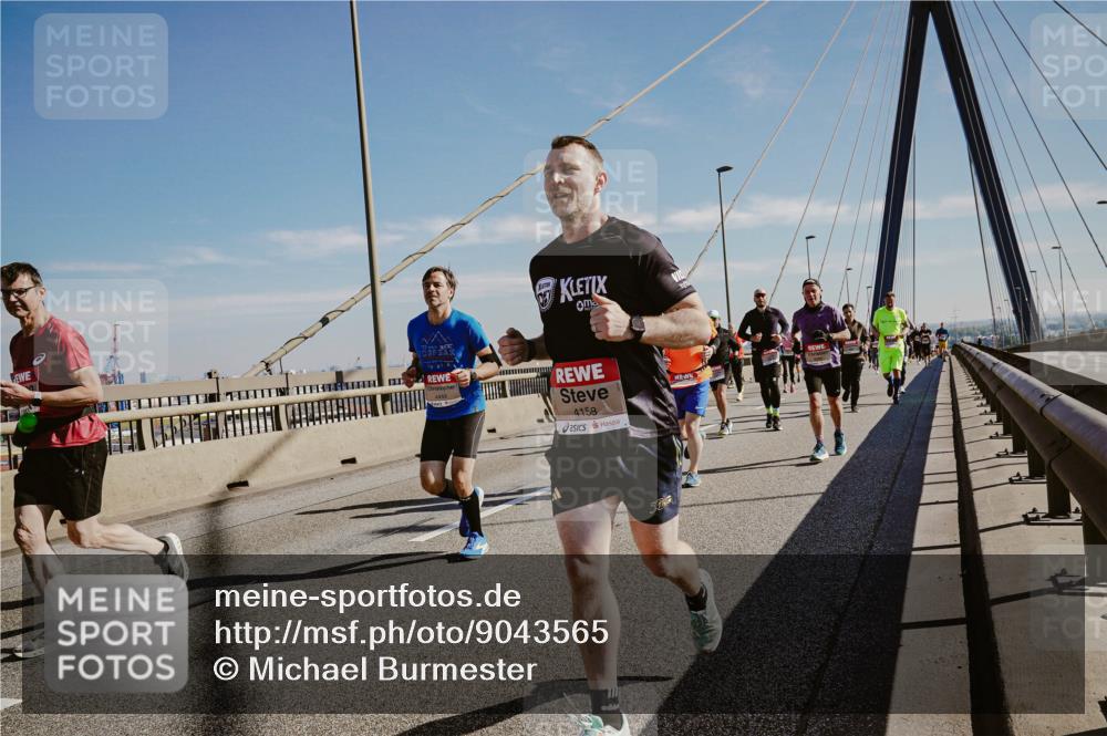 03.10.2025 - Köhlbrandbrückenlauf Michael Burmester http://msf.ph/oto/9043565 03.10.2025 12:25:09 Position 1 4158 meine-sportfotos.de