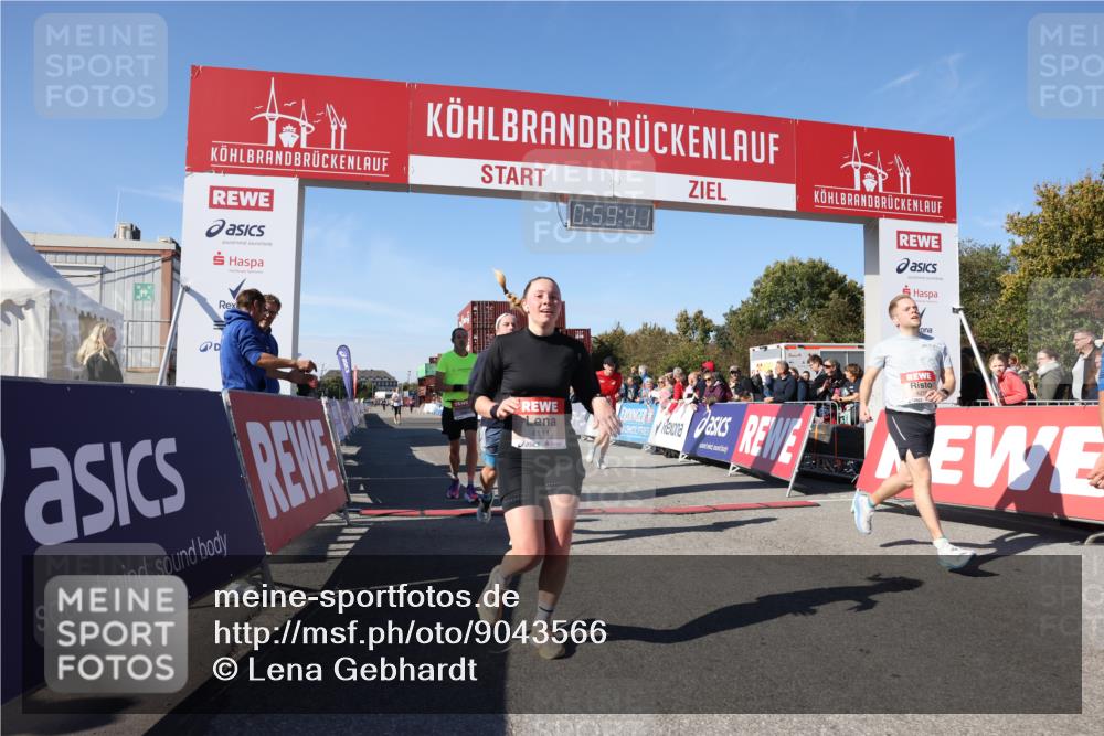 03.10.2025 - Köhlbrandbrückenlauf Lena Gebhardt http://msf.ph/oto/9043566 03.10.2025 12:59:42 Ziel 4111, 4215, 4270, 4475, 6142, 6254, 6325, 6364, 6601, 6616, 6654, 6666, 6754 meine-sportfotos.de