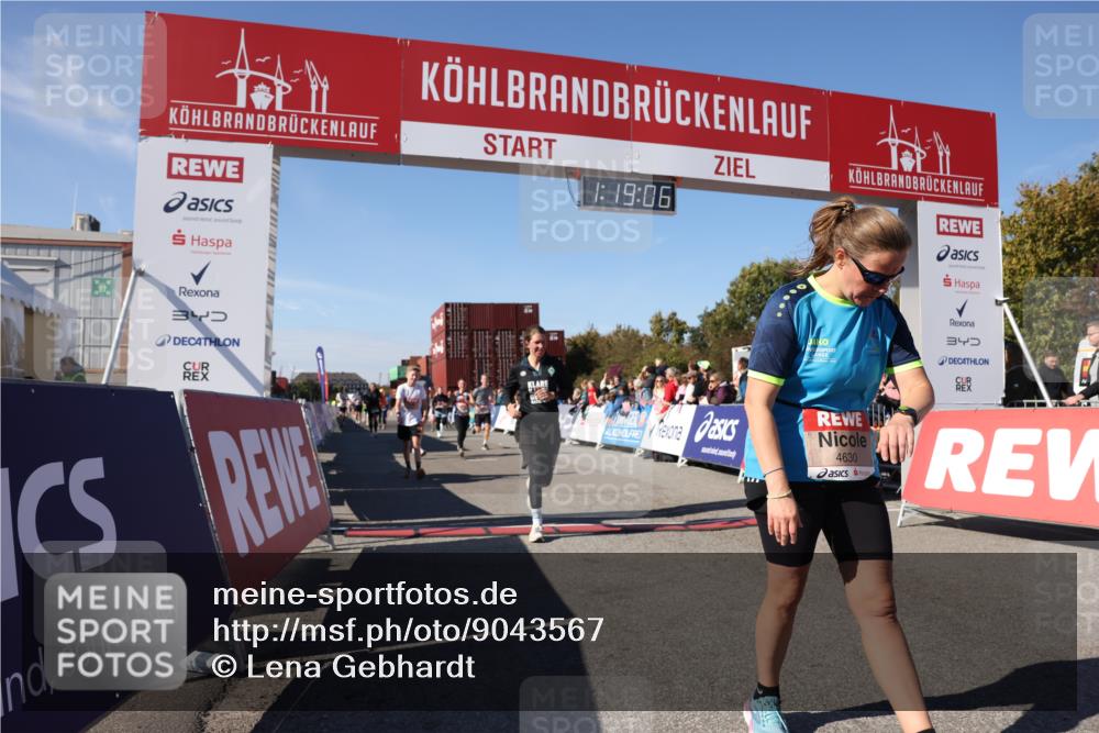 03.10.2025 - Köhlbrandbrückenlauf Lena Gebhardt http://msf.ph/oto/9043567 03.10.2025 13:19:07 Ziel 4143, 4630, 4631, 4632, 4676, 4727, 4816, 4876, 5027, 5304, 5449, 5858, 6088, 6117, 6127, 6267, 6475, 6573 meine-sportfotos.de