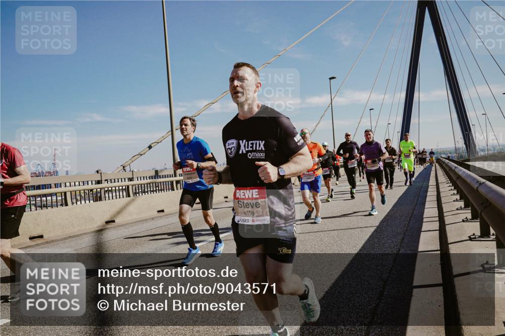 03.10.2025 - Köhlbrandbrückenlauf Michael Burmester http://msf.ph/oto/9043571 03.10.2025 12:25:09 Position 1 4158, 5 meine-sportfotos.de