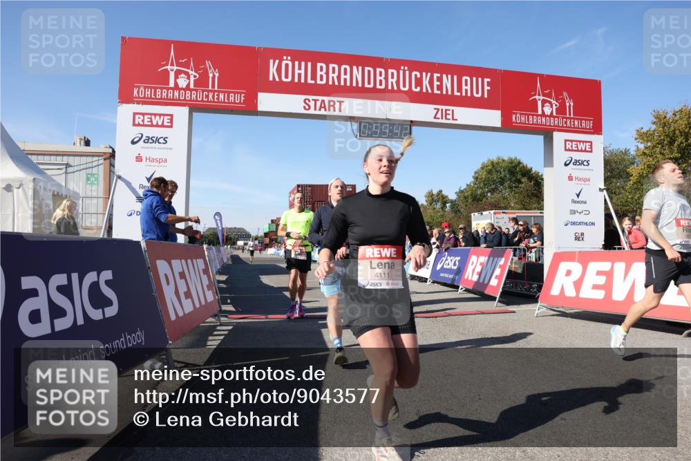 03.10.2025 - Köhlbrandbrückenlauf Lena Gebhardt http://msf.ph/oto/9043577 03.10.2025 12:59:42 Ziel 4111, 4215, 4270, 4475, 6142, 6254, 6325, 6364, 6601, 6616, 6654, 6666, 6754 meine-sportfotos.de