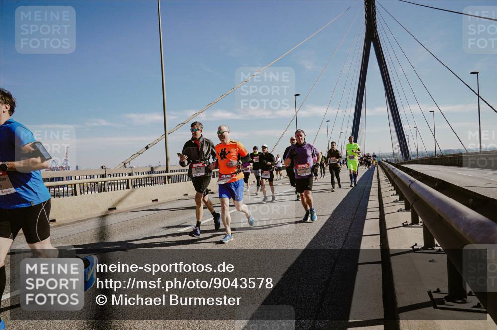 03.10.2025 - Köhlbrandbrückenlauf Michael Burmester http://msf.ph/oto/9043578 03.10.2025 12:25:10 Position 1  meine-sportfotos.de