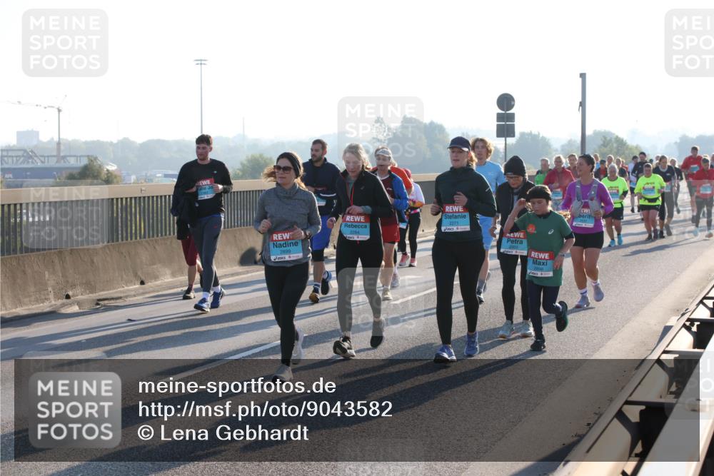 03.10.2025 - Köhlbrandbrückenlauf Lena Gebhardt http://msf.ph/oto/9043582 03.10.2025 09:26:44 Position 1 2899, 2271, 2284, 2898 meine-sportfotos.de