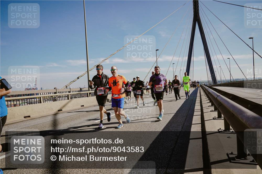 03.10.2025 - Köhlbrandbrückenlauf Michael Burmester http://msf.ph/oto/9043583 03.10.2025 12:25:10 Position 1  meine-sportfotos.de