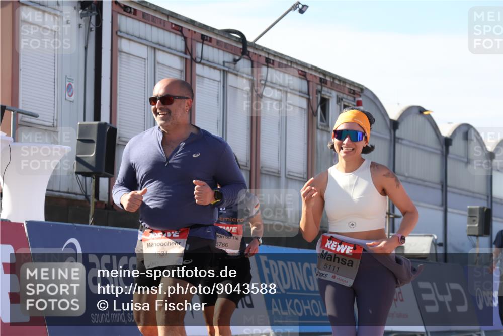 03.10.2025 - Köhlbrandbrückenlauf Luisa Fischer http://msf.ph/oto/9043588 03.10.2025 13:39:15 Ziel 4531, 4789, 5111, 5766, 5988, 5989 meine-sportfotos.de