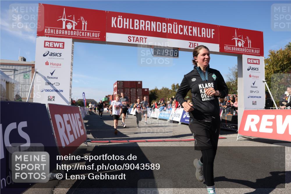 03.10.2025 - Köhlbrandbrückenlauf Lena Gebhardt http://msf.ph/oto/9043589 03.10.2025 13:19:08 Ziel 4143, 4630, 4631, 4632, 4676, 4690, 4727, 4816, 4876, 5027, 5304, 5449, 5858, 6088, 6117, 6127, 6475, 6573 meine-sportfotos.de