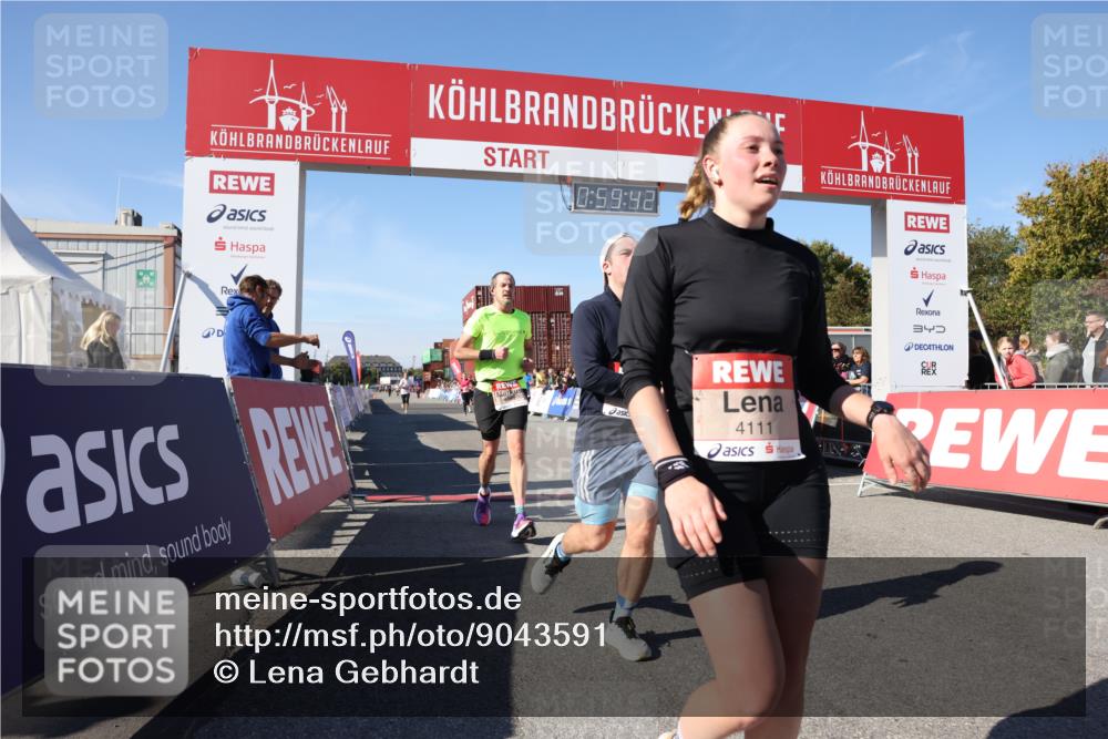 03.10.2025 - Köhlbrandbrückenlauf Lena Gebhardt http://msf.ph/oto/9043591 03.10.2025 12:59:43 Ziel 4074, 4111, 4215, 4270, 4475, 6142, 6254, 6325, 6364, 6601, 6616, 6654, 6666, 6754 meine-sportfotos.de