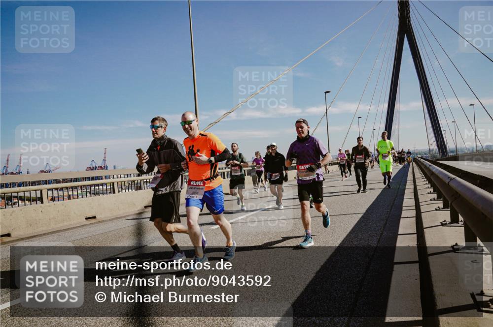 03.10.2025 - Köhlbrandbrückenlauf Michael Burmester http://msf.ph/oto/9043592 03.10.2025 12:25:10 Position 1 11 meine-sportfotos.de
