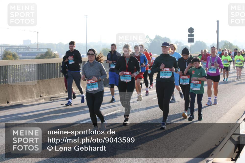03.10.2025 - Köhlbrandbrückenlauf Lena Gebhardt http://msf.ph/oto/9043599 03.10.2025 09:26:44 Position 1 2899, 2284, 2271, 2900, 2898 meine-sportfotos.de