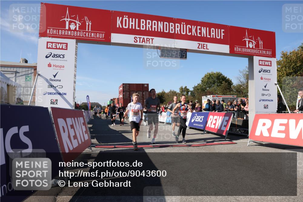 03.10.2025 - Köhlbrandbrückenlauf Lena Gebhardt http://msf.ph/oto/9043600 03.10.2025 13:19:09 Ziel 4143, 4630, 4631, 4632, 4676, 4690, 4727, 4816, 4876, 5027, 5449, 5858, 6088, 6117, 6127, 6475, 6573 meine-sportfotos.de