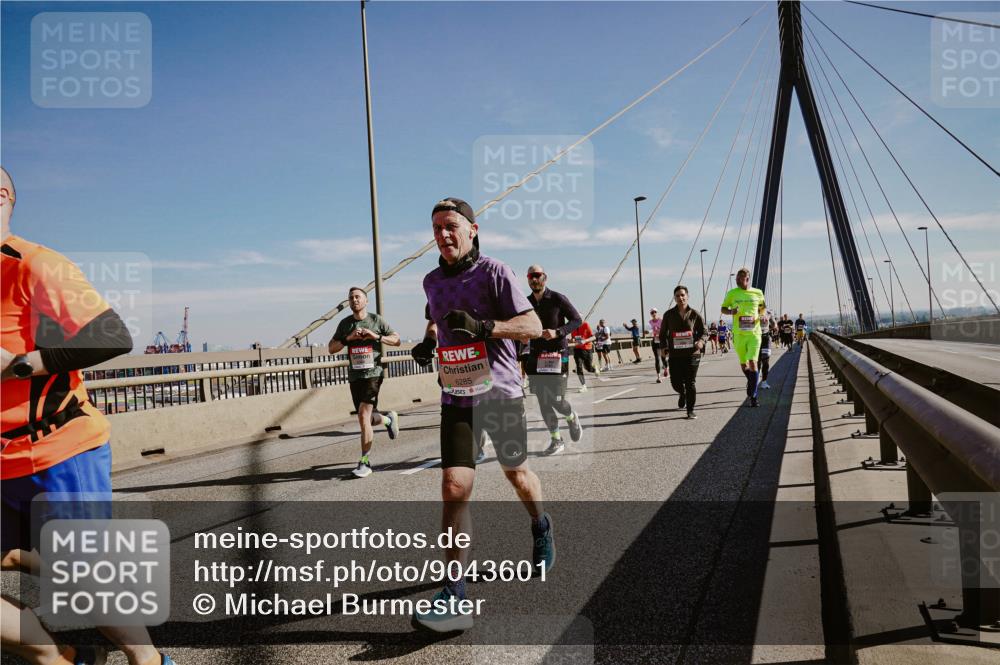 03.10.2025 - Köhlbrandbrückenlauf Michael Burmester http://msf.ph/oto/9043601 03.10.2025 12:25:11 Position 1 6285 meine-sportfotos.de