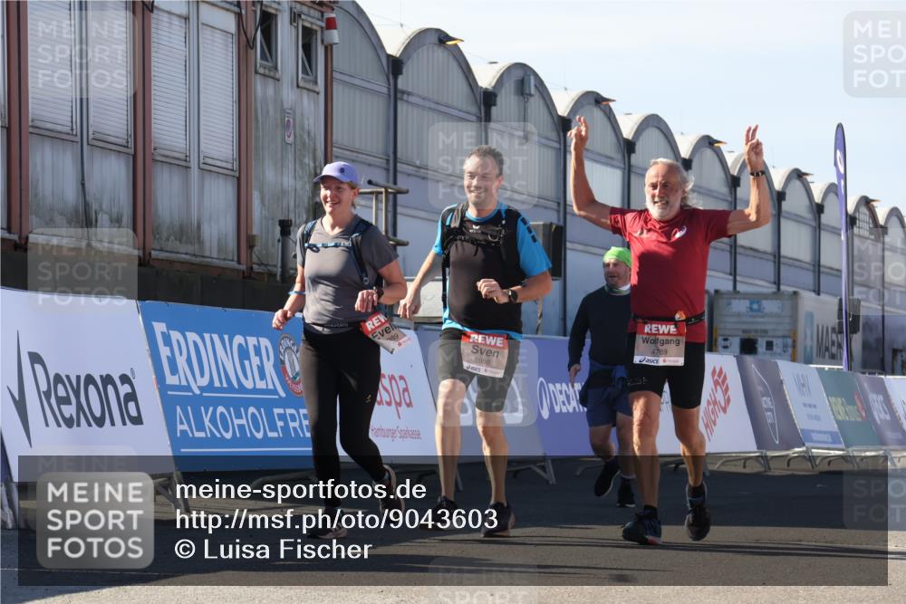 03.10.2025 - Köhlbrandbrückenlauf Luisa Fischer http://msf.ph/oto/9043603 03.10.2025 13:39:17 Ziel 4531, 4789, 5111, 5766, 5988, 5989, 5998 meine-sportfotos.de
