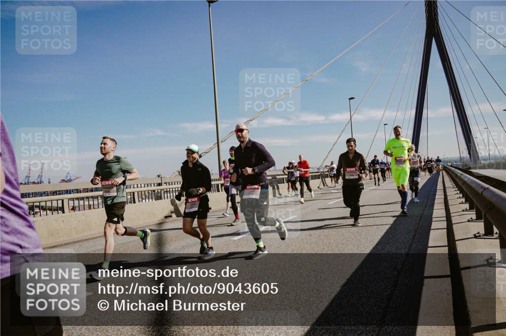 03.10.2025 - Köhlbrandbrückenlauf Michael Burmester http://msf.ph/oto/9043605 03.10.2025 12:25:12 Position 1  meine-sportfotos.de