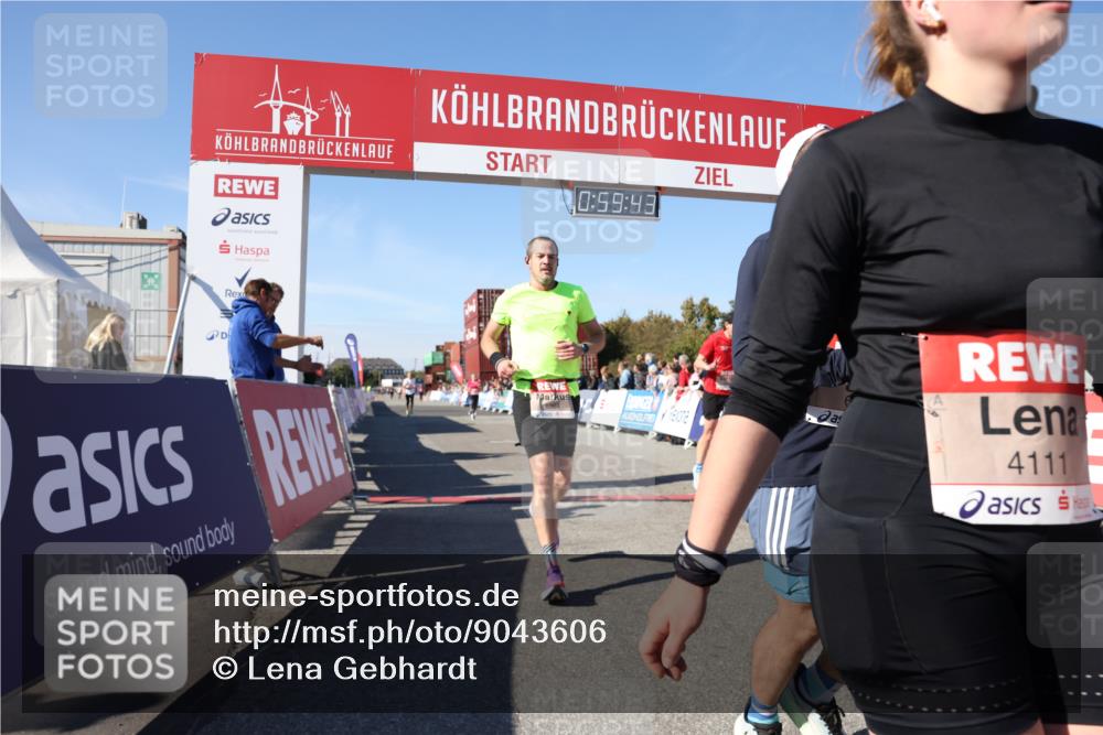 03.10.2025 - Köhlbrandbrückenlauf Lena Gebhardt http://msf.ph/oto/9043606 03.10.2025 12:59:43 Ziel 4074, 4111, 4215, 4270, 4475, 6142, 6254, 6325, 6364, 6601, 6616, 6654, 6666, 6754 meine-sportfotos.de