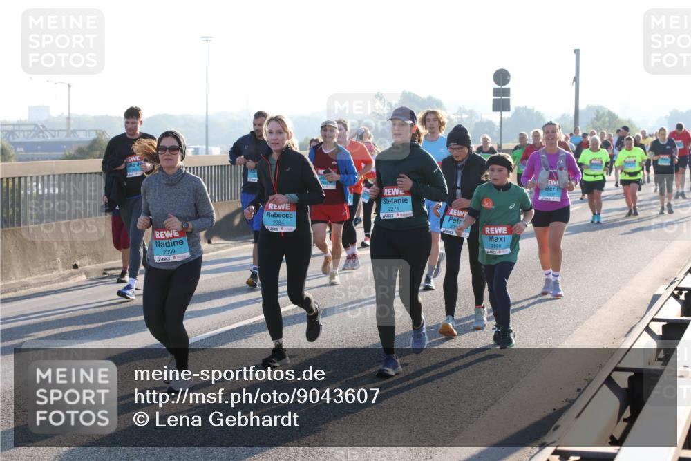 03.10.2025 - Köhlbrandbrückenlauf Lena Gebhardt http://msf.ph/oto/9043607 03.10.2025 09:26:45 Position 1 2899, 2284, 2271, 2900, 2898 meine-sportfotos.de