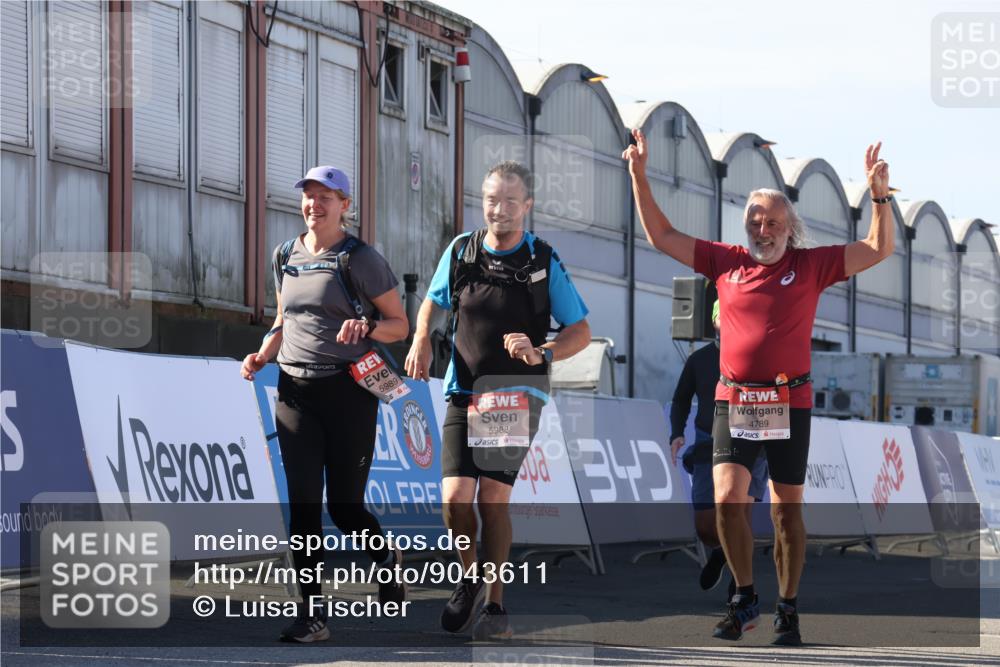 03.10.2025 - Köhlbrandbrückenlauf Luisa Fischer http://msf.ph/oto/9043611 03.10.2025 13:39:17 Ziel 4531, 4789, 5111, 5766, 5988, 5989, 5998 meine-sportfotos.de