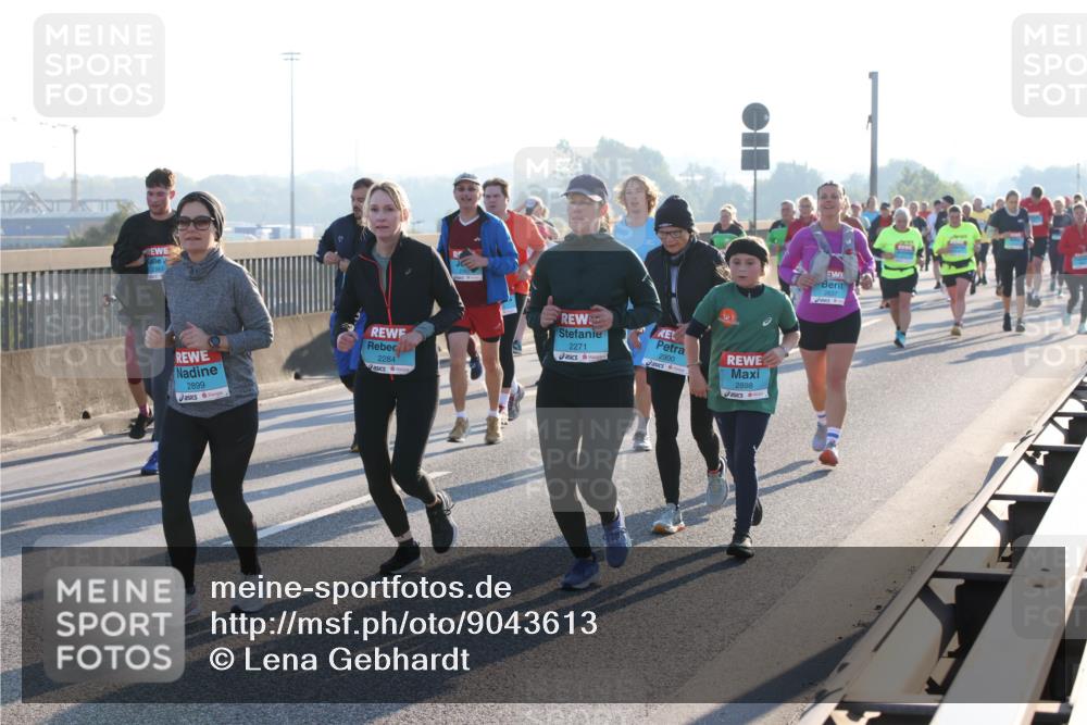 03.10.2025 - Köhlbrandbrückenlauf Lena Gebhardt http://msf.ph/oto/9043613 03.10.2025 09:26:45 Position 1 2383, 2899, 2284, 1, 2271, 2900, 2898 meine-sportfotos.de