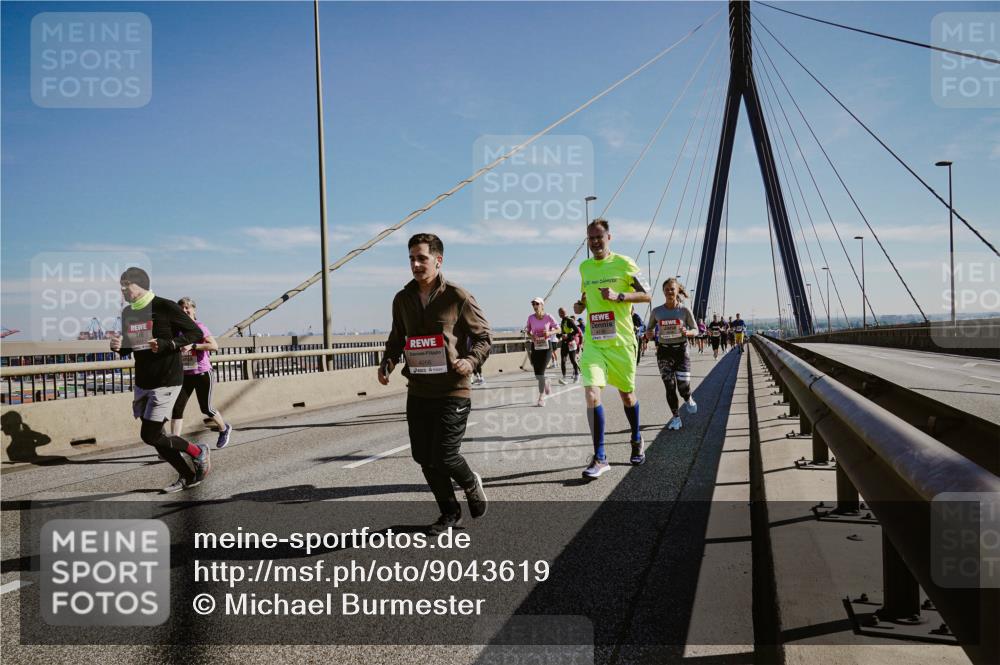 03.10.2025 - Köhlbrandbrückenlauf Michael Burmester http://msf.ph/oto/9043619 03.10.2025 12:25:13 Position 1  meine-sportfotos.de