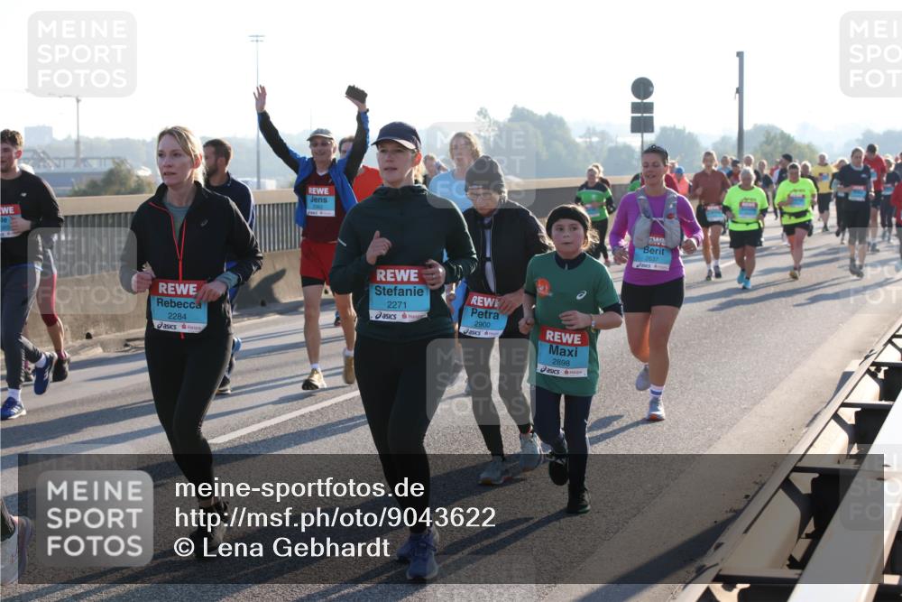 03.10.2025 - Köhlbrandbrückenlauf Lena Gebhardt http://msf.ph/oto/9043622 03.10.2025 09:26:46 Position 1 2284, 2271, 2900, 2898, 2637 meine-sportfotos.de