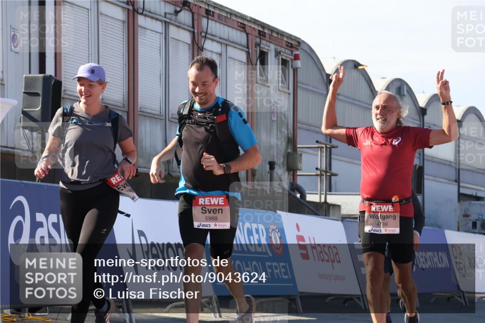03.10.2025 - Köhlbrandbrückenlauf Luisa Fischer http://msf.ph/oto/9043624 03.10.2025 13:39:18 Ziel 4531, 4789, 5111, 5741, 5745, 5766, 5988, 5989, 5998 meine-sportfotos.de