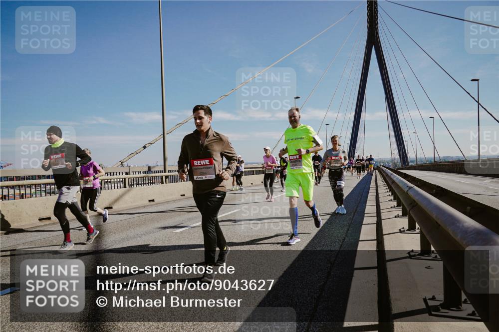 03.10.2025 - Köhlbrandbrückenlauf Michael Burmester http://msf.ph/oto/9043627 03.10.2025 12:25:13 Position 1 4266 meine-sportfotos.de