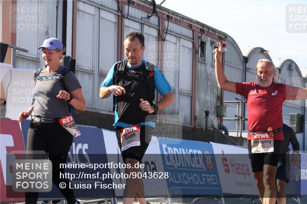 03.10.2025 - Köhlbrandbrückenlauf Luisa Fischer http://msf.ph/oto/9043628 03.10.2025 13:39:19 Ziel 4531, 4789, 5111, 5741, 5745, 5766, 5988, 5989, 5998, 6560 meine-sportfotos.de