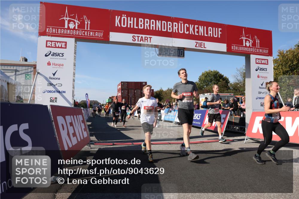 03.10.2025 - Köhlbrandbrückenlauf Lena Gebhardt http://msf.ph/oto/9043629 03.10.2025 13:19:10 Ziel 4143, 4630, 4631, 4632, 4676, 4690, 4727, 4816, 4828, 4876, 5027, 5449, 5853, 5858, 6088, 6117, 6127, 6475, 6573 meine-sportfotos.de