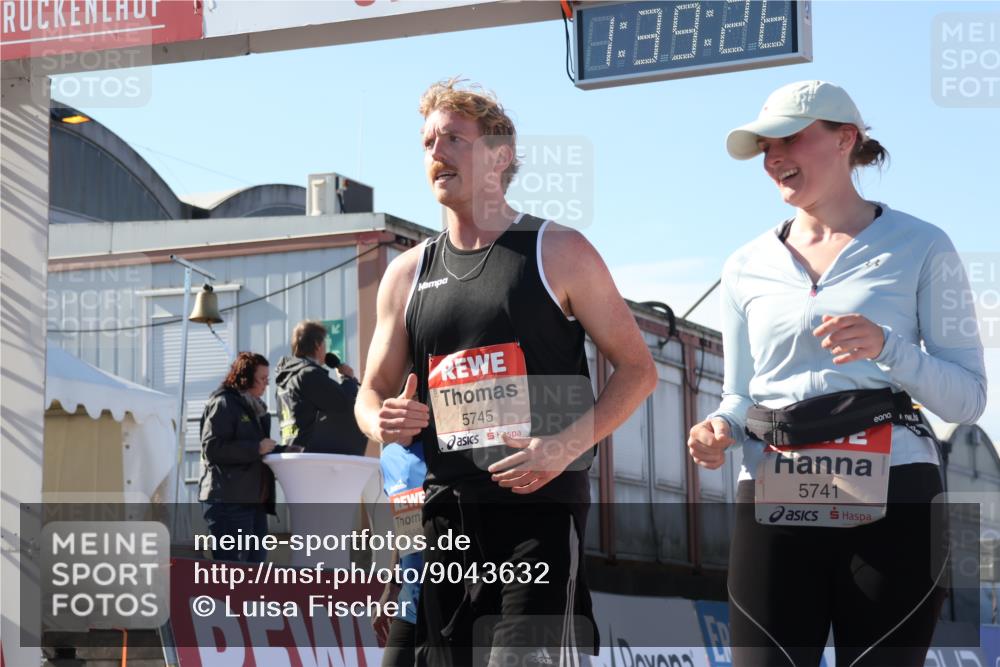 03.10.2025 - Köhlbrandbrückenlauf Luisa Fischer http://msf.ph/oto/9043632 03.10.2025 13:39:25 Ziel 4531, 4789, 5111, 5135, 5741, 5745, 5766, 5988, 5989, 5991, 5998, 6560 meine-sportfotos.de