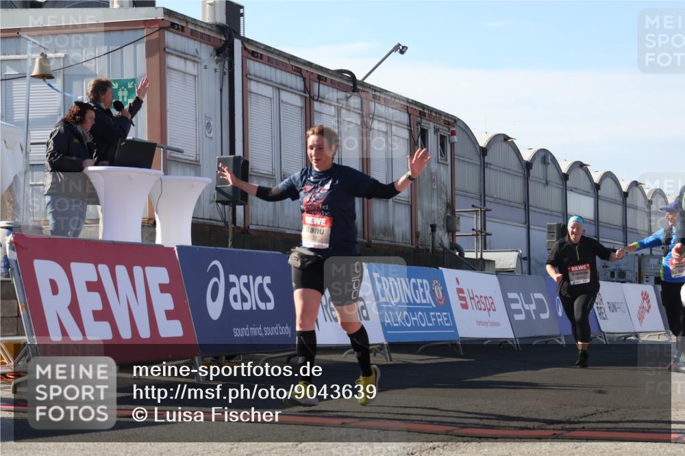 03.10.2025 - Köhlbrandbrückenlauf Luisa Fischer http://msf.ph/oto/9043639 03.10.2025 13:39:28 Ziel 4621, 4789, 5135, 5176, 5444, 5741, 5745, 5988, 5989, 5991, 5998, 6259, 6560 meine-sportfotos.de