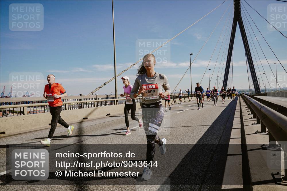 03.10.2025 - Köhlbrandbrückenlauf Michael Burmester http://msf.ph/oto/9043644 03.10.2025 12:25:14 Position 1 4619 meine-sportfotos.de