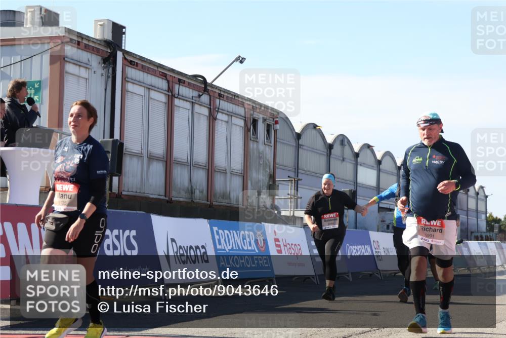 03.10.2025 - Köhlbrandbrückenlauf Luisa Fischer http://msf.ph/oto/9043646 03.10.2025 13:39:29 Ziel 4621, 4789, 5135, 5176, 5444, 5741, 5745, 5988, 5989, 5991, 5998, 6259, 6560 meine-sportfotos.de