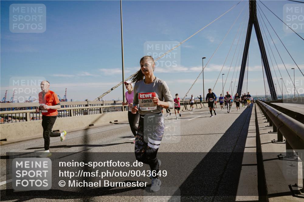 03.10.2025 - Köhlbrandbrückenlauf Michael Burmester http://msf.ph/oto/9043649 03.10.2025 12:25:15 Position 1 4619 meine-sportfotos.de